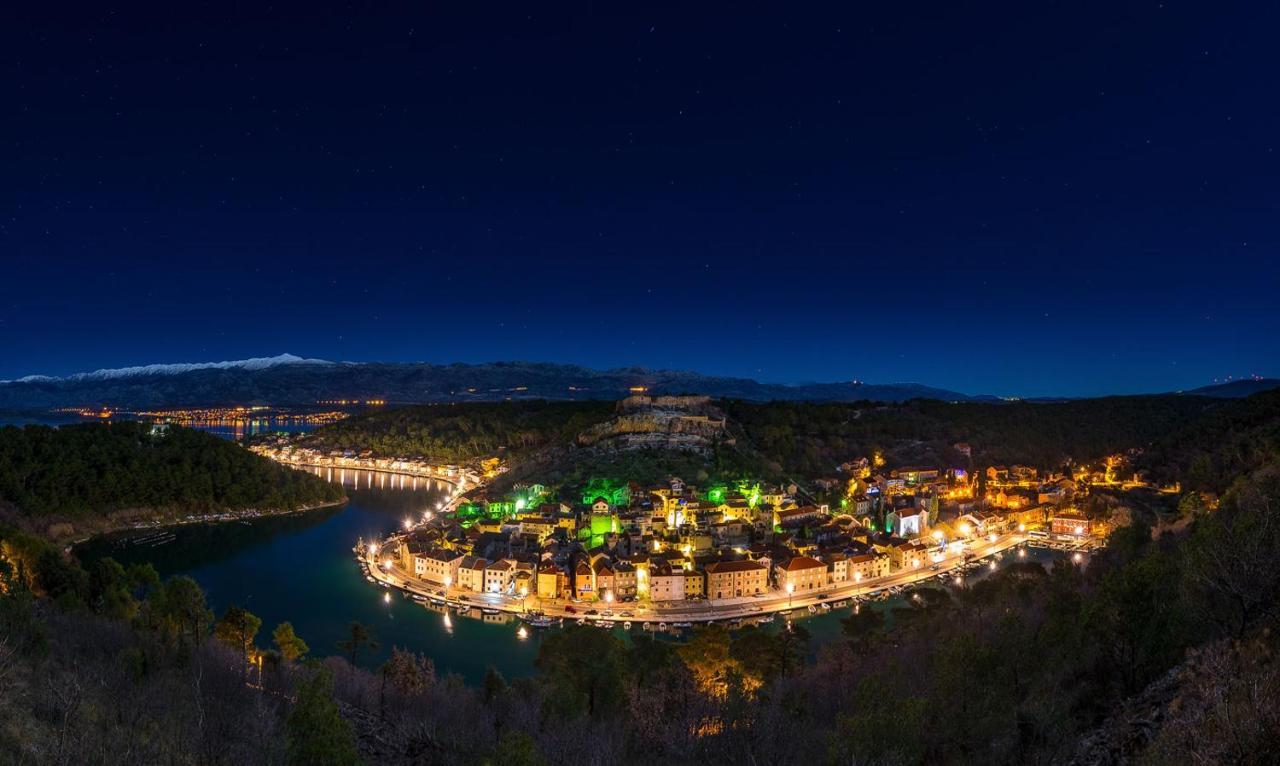 Hotel Rooms Roccia Новиград-Далмация Экстерьер фото