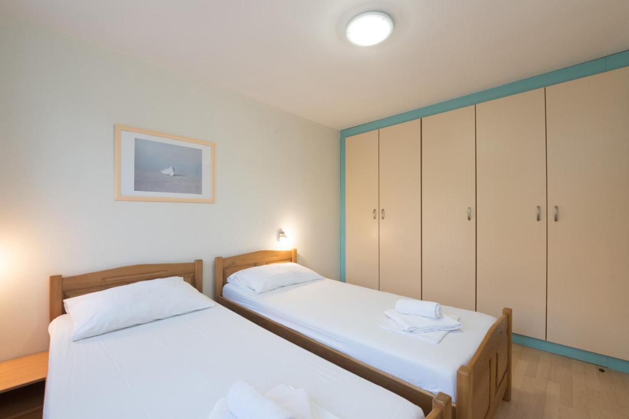 Hotel Rooms Roccia Новиград-Далмация Экстерьер фото