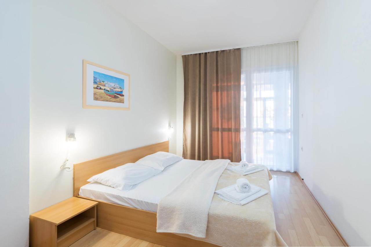 Hotel Rooms Roccia Новиград-Далмация Экстерьер фото