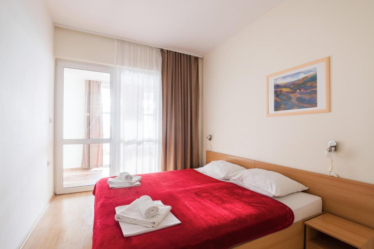 Hotel Rooms Roccia Новиград-Далмация Экстерьер фото